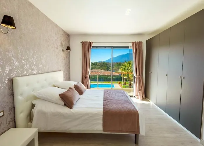 Suartello Vecchio Avec Piscine Privée