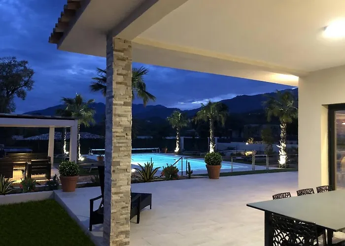 Suartello Vecchio Avec Piscine Privée *